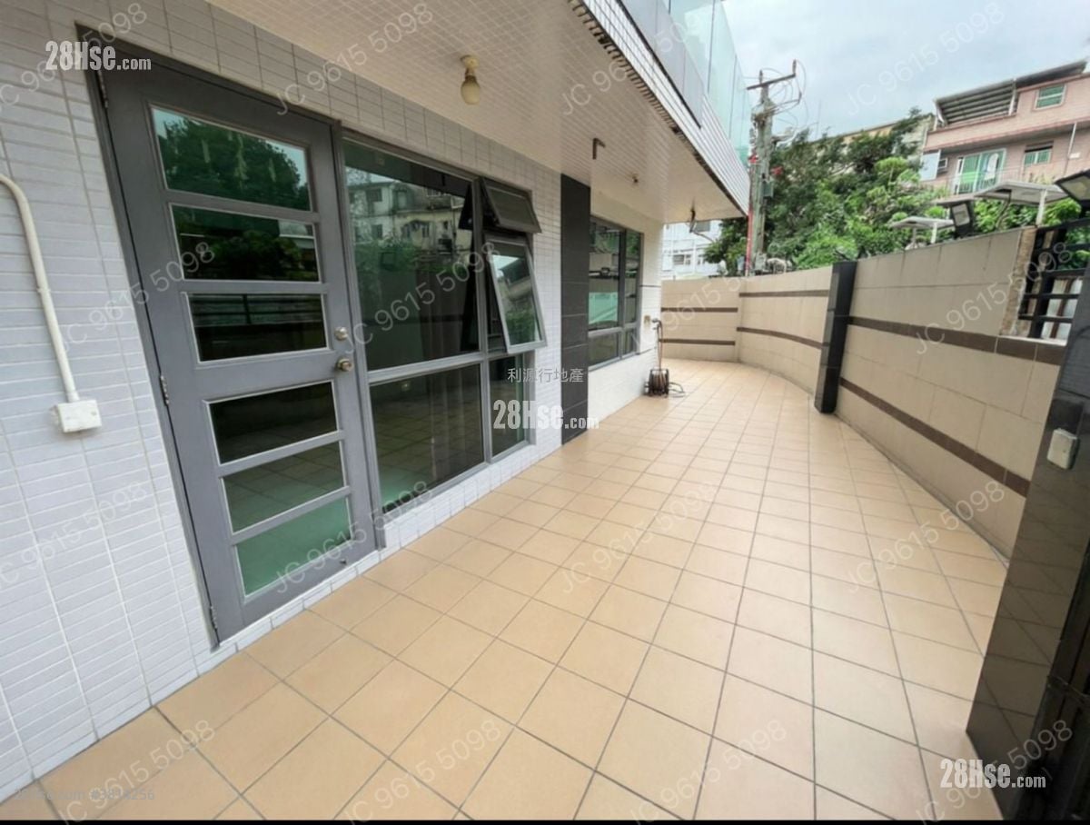 Village Rental 3 Bedrooms , 2 Bathrooms 700 ft²