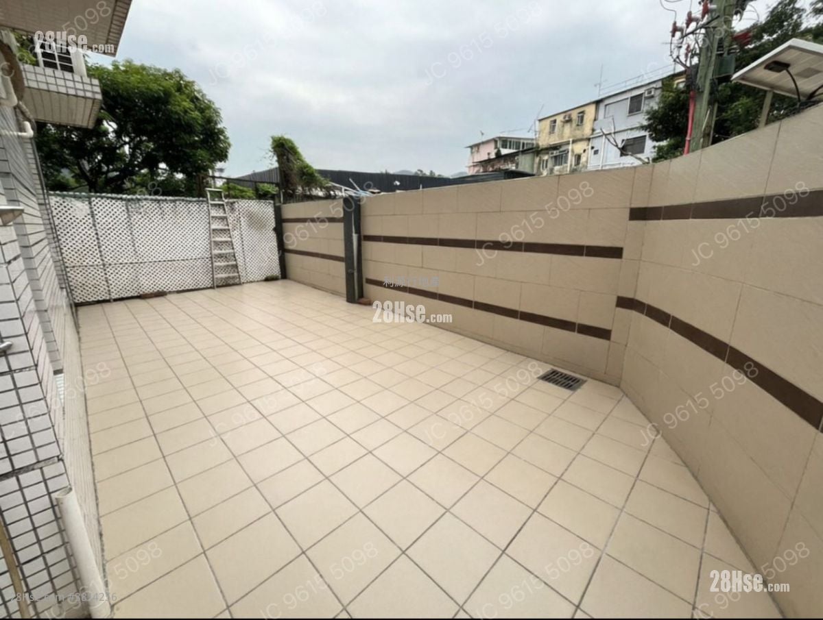 Village Rental 3 Bedrooms , 2 Bathrooms 700 ft²