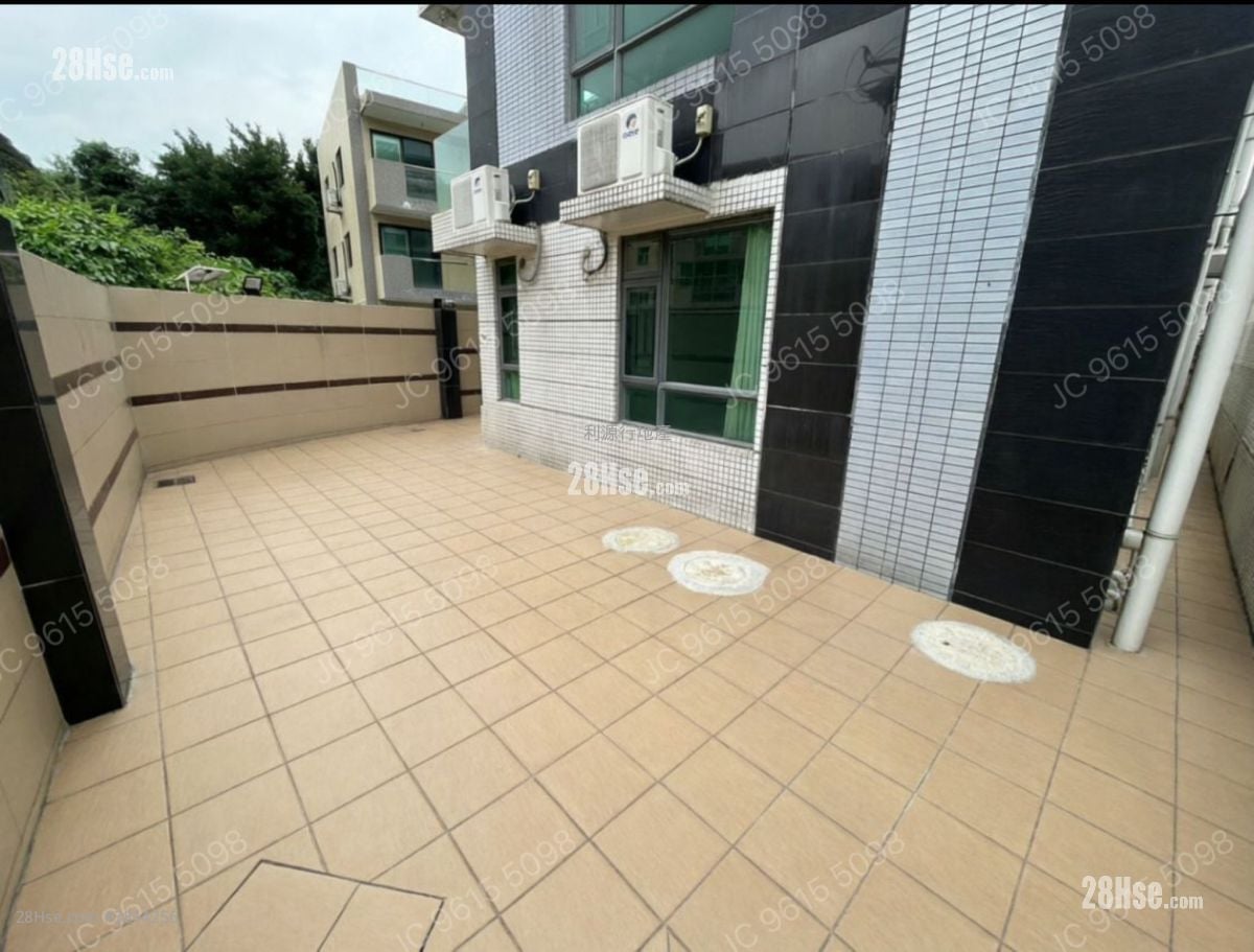 Village Rental 3 Bedrooms , 2 Bathrooms 700 ft²