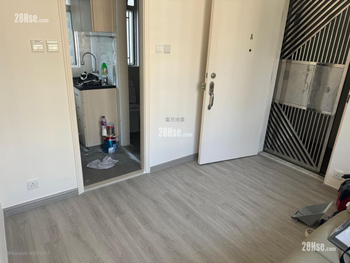 Yuk Lung Mansion Sell 2 Bedrooms , 1 Bathroom 288 ft²