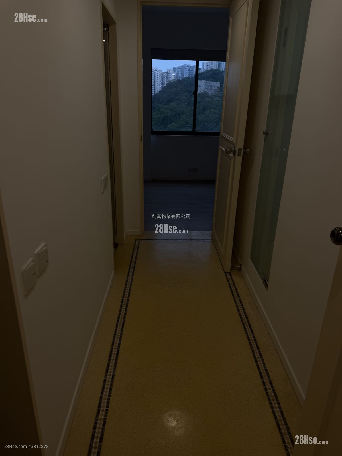 Jadines Lookout Garden Mansion Rental 793 ft²