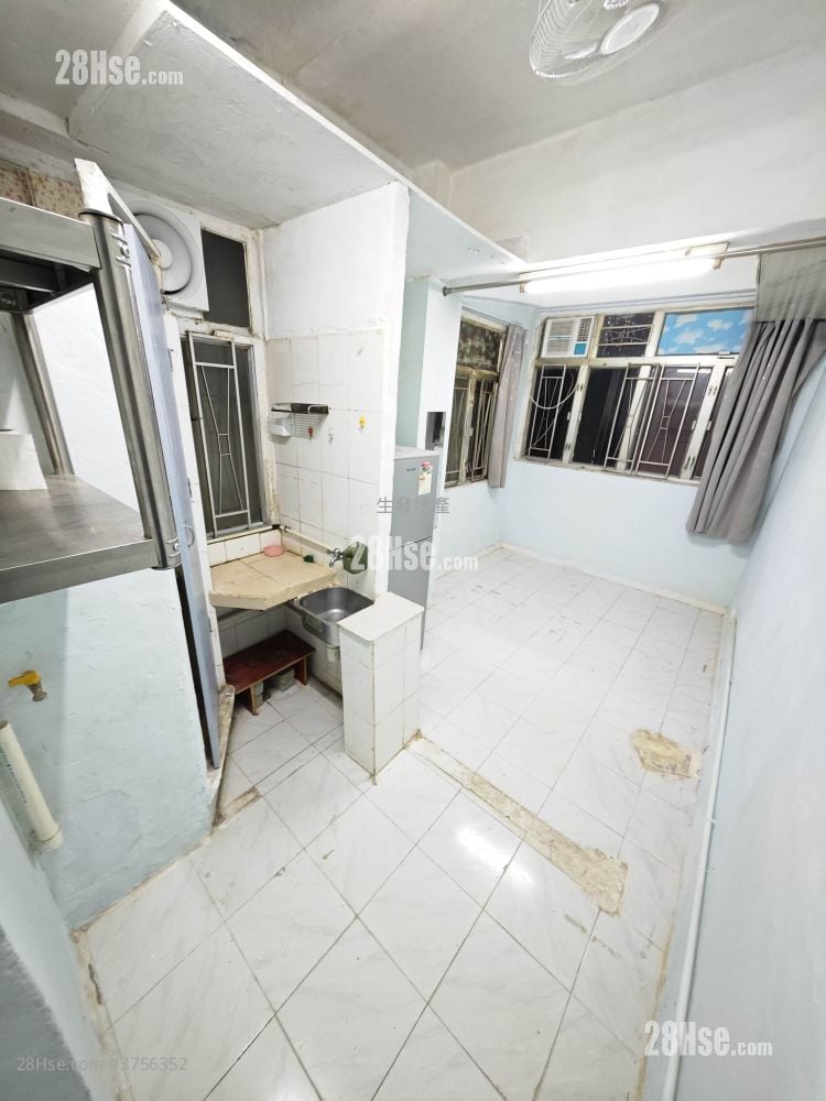 On Luen Building Rental Studio , 1 Bathroom 143 ft²