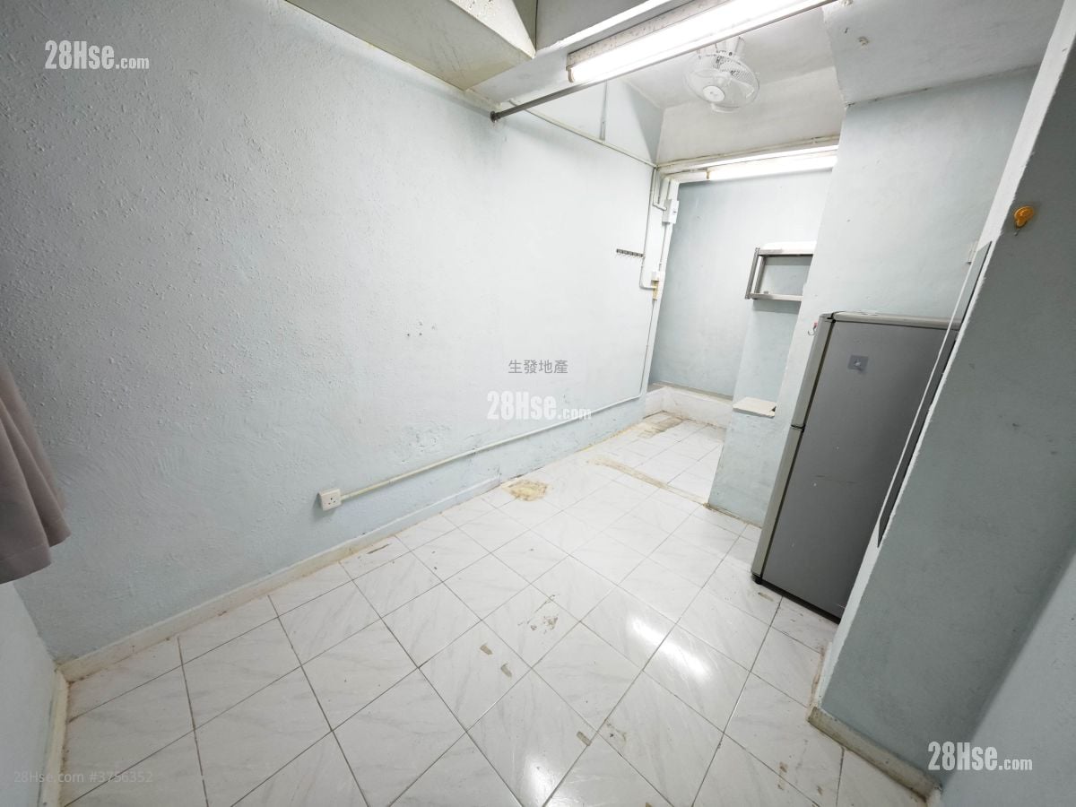 On Luen Building Rental Studio , 1 Bathroom 143 ft²