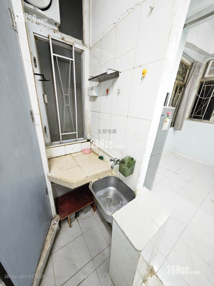 On Luen Building Rental Studio , 1 Bathroom 143 ft²