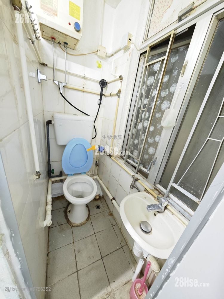 On Luen Building Rental Studio , 1 Bathroom 143 ft²