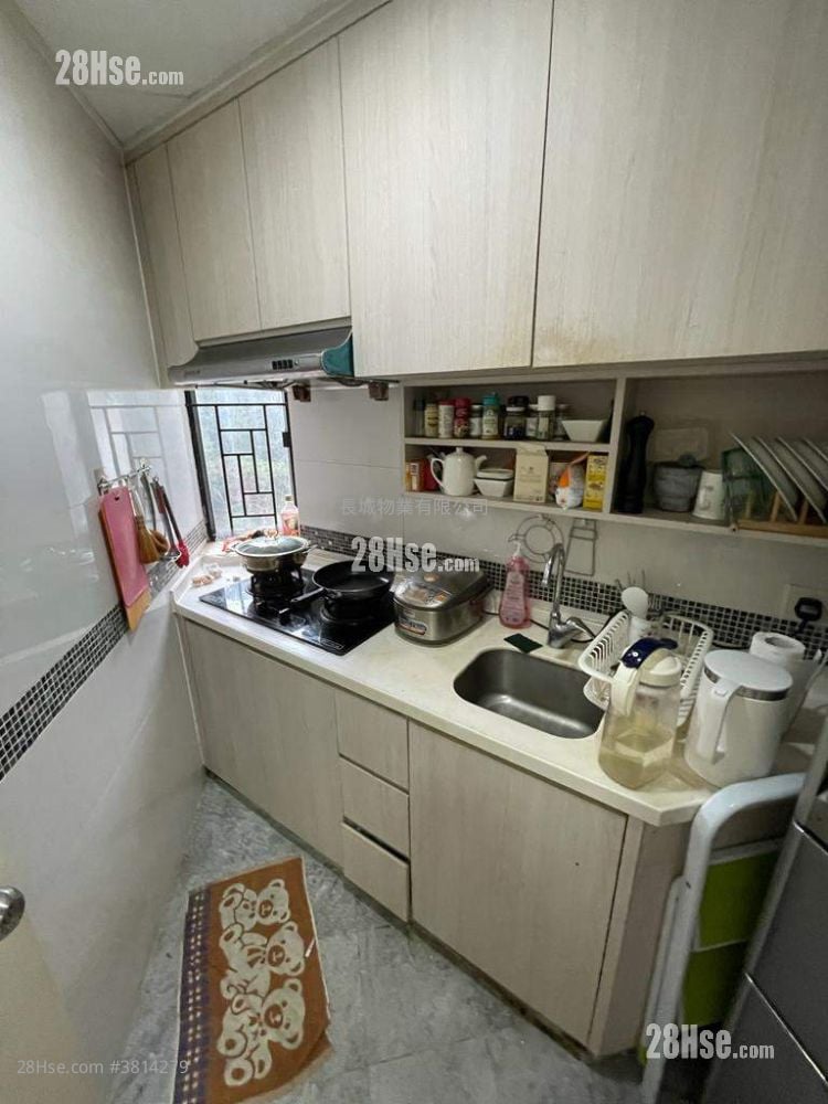 Kornhill Rental 2 Bedrooms , 1 Bathroom 524 ft²