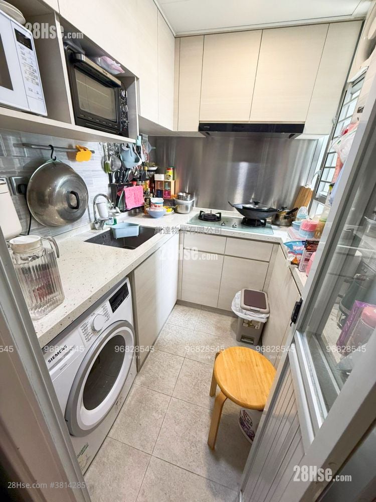 Kam Fai Court Sell 2 Bedrooms , 1 Bathroom 415 ft²