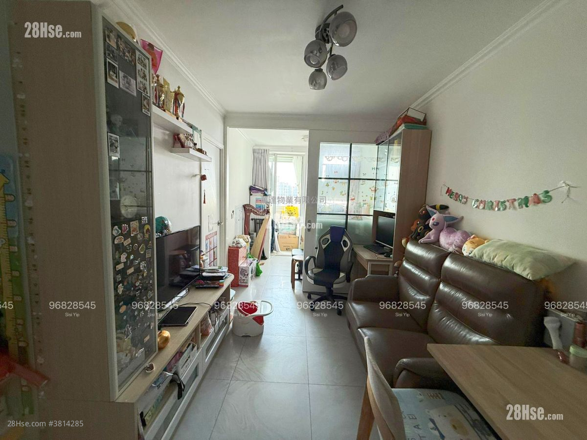 Kam Fai Court Sell 2 Bedrooms , 1 Bathroom 415 ft²