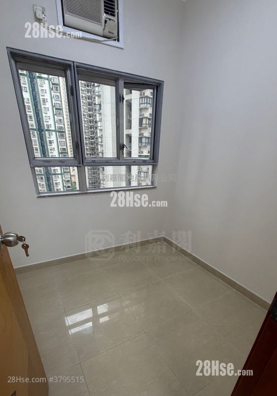 Hong Tak Gardens Sell 2 Bedrooms , 1 Bathroom 363 ft²