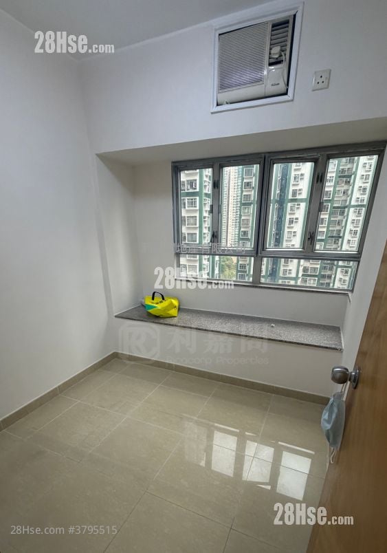 Hong Tak Gardens Sell 2 Bedrooms , 1 Bathroom 363 ft²