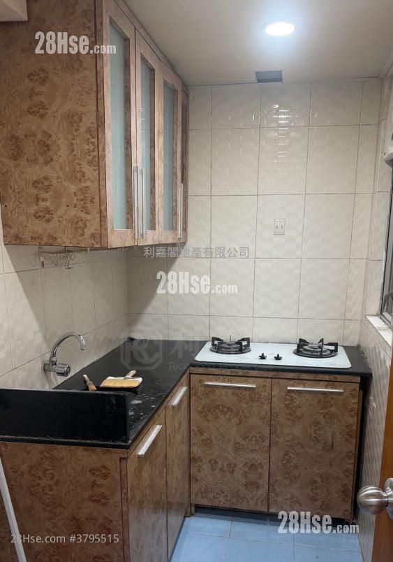 Hong Tak Gardens Sell 2 Bedrooms , 1 Bathroom 363 ft²