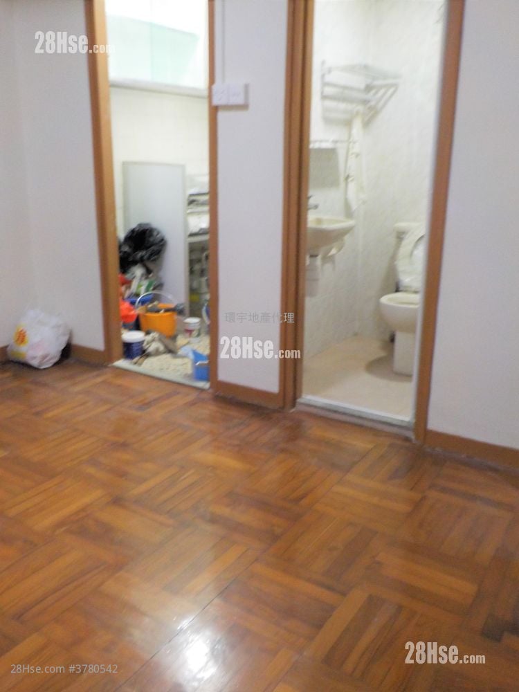 Rich Building Rental 2 Bedrooms , 1 Bathroom 297 ft²