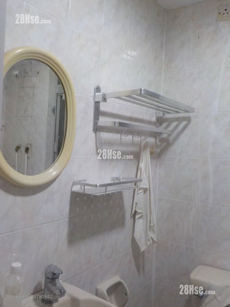 Rich Building Rental 2 Bedrooms , 1 Bathroom 297 ft²