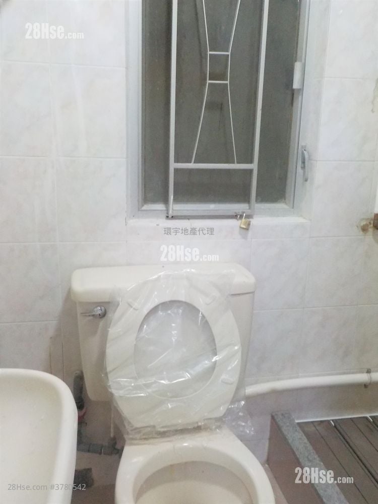 Rich Building Rental 2 Bedrooms , 1 Bathroom 297 ft²