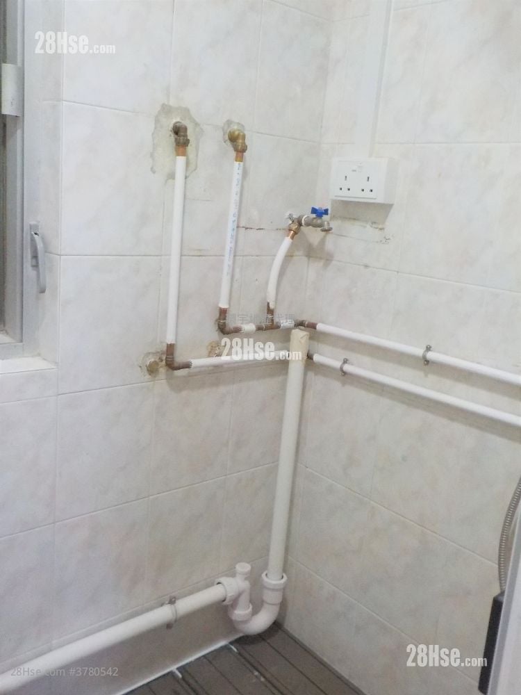 Rich Building Rental 2 Bedrooms , 1 Bathroom 297 ft²