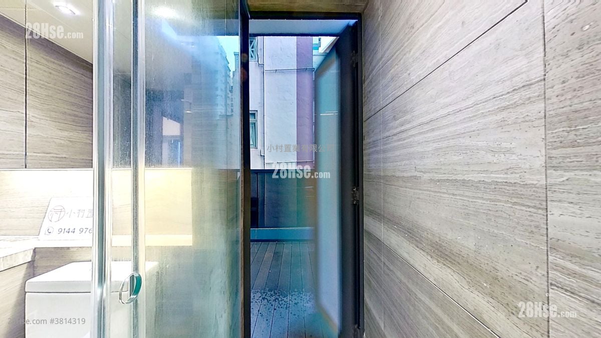 bathroom: Le Riviera Rental 1 Bedroom , 1 Bathroom 393 ft²