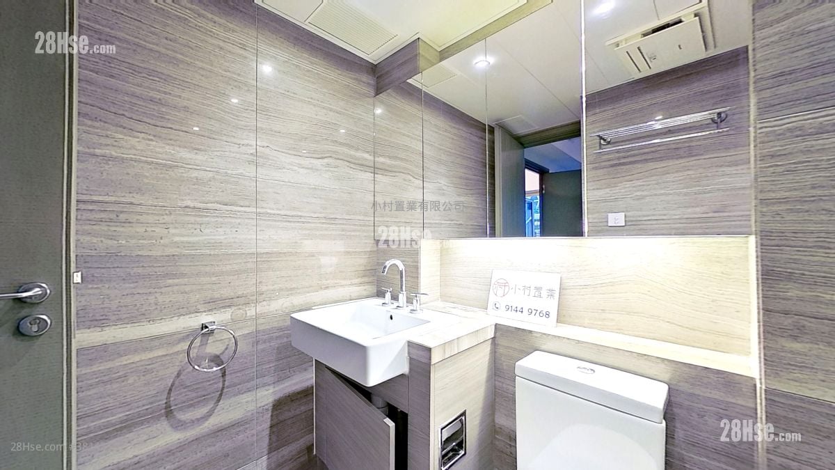 bathroom: Le Riviera Rental 1 Bedroom , 1 Bathroom 393 ft²