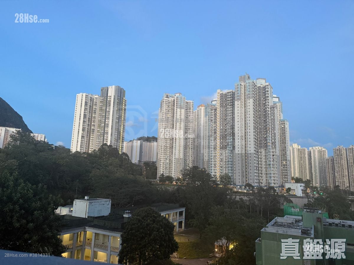 Uptown East Sell 1 Bedroom 336 ft²