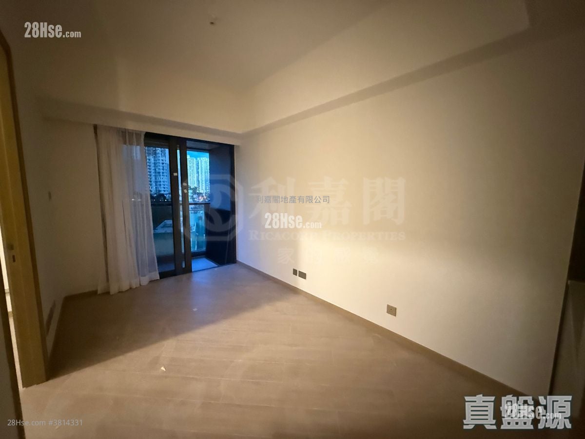 Uptown East Sell 1 Bedroom 336 ft²