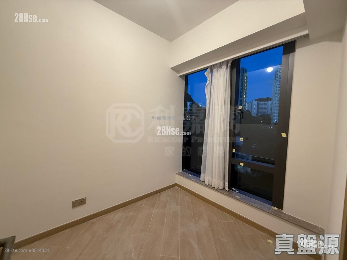 Uptown East Sell 1 Bedroom 336 ft²