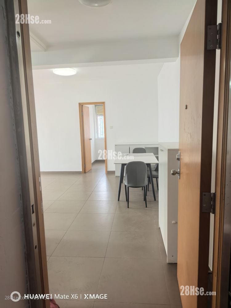 Yen Dack Building Rental 3 Bedrooms , 1 Bathroom 612 ft²