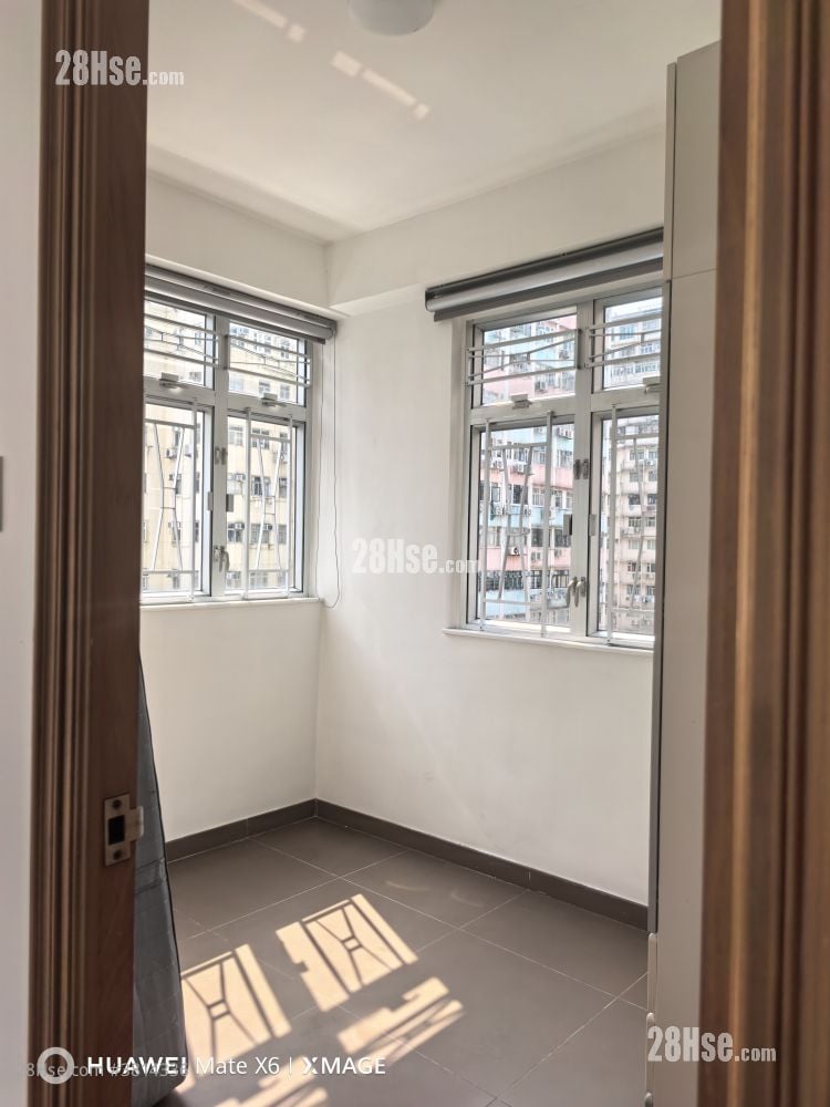 Yen Dack Building Rental 3 Bedrooms , 1 Bathroom 612 ft²
