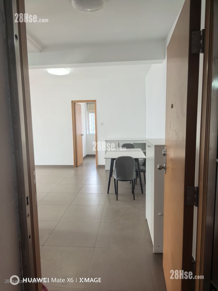 Yen Dack Building Rental 3 Bedrooms , 1 Bathroom 612 ft²