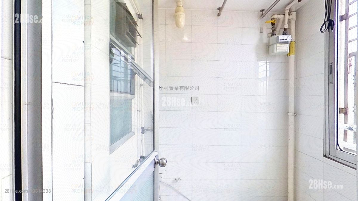 露台: 龙蟠苑 售盘 2 房 , 1 浴室 383 平方尺