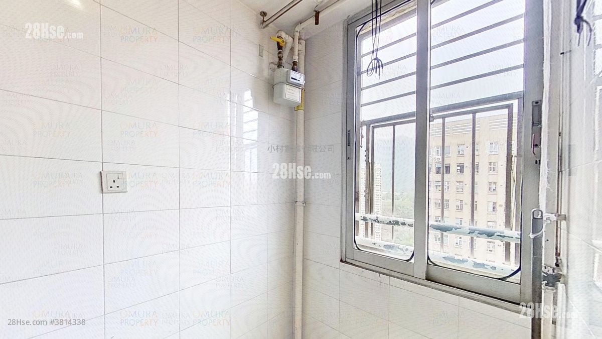 露台: 龙蟠苑 售盘 2 房 , 1 浴室 383 平方尺