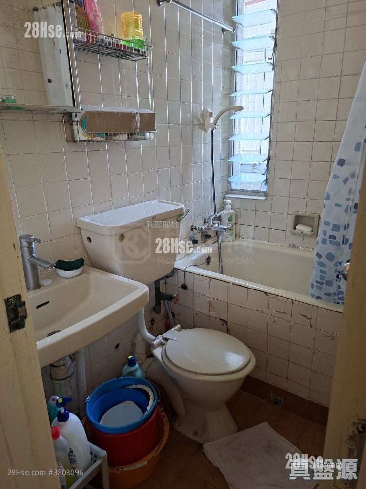 King Ming Court Sell 3 Bedrooms , 1 Bathroom 554 ft²