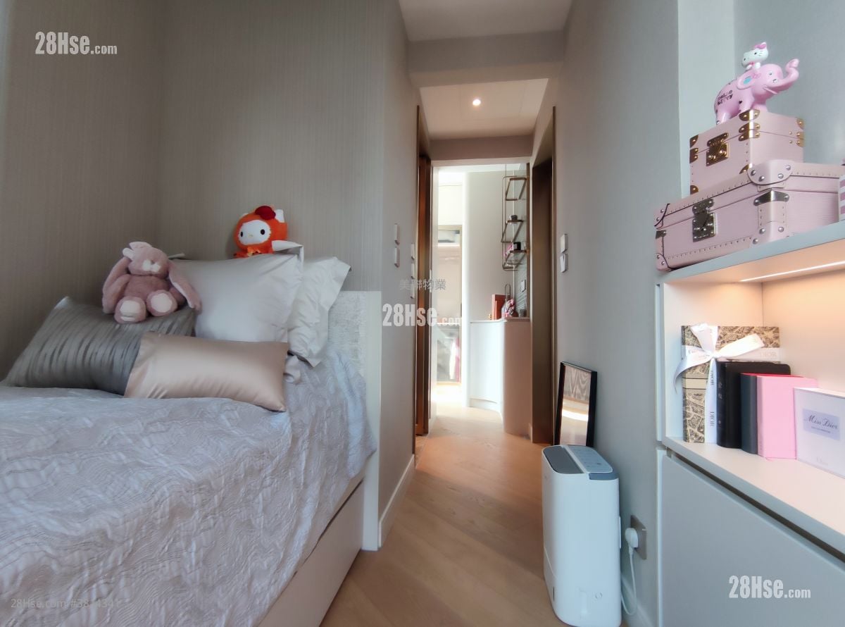 128 Waterloo Sell 2 Bedrooms , 1 Bathroom 579 ft²