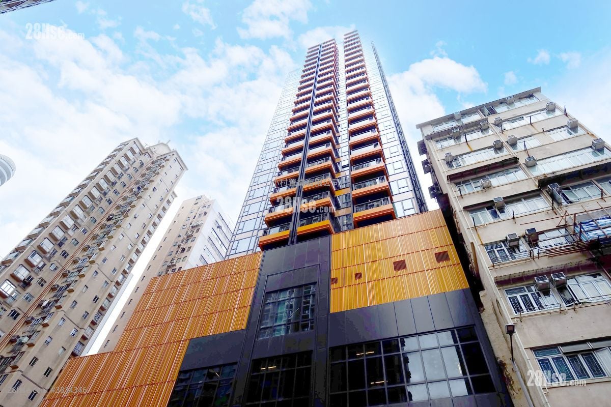 building outlook: Bright Moon Rental 2 Bedrooms , 1 Bathroom 404 ft²