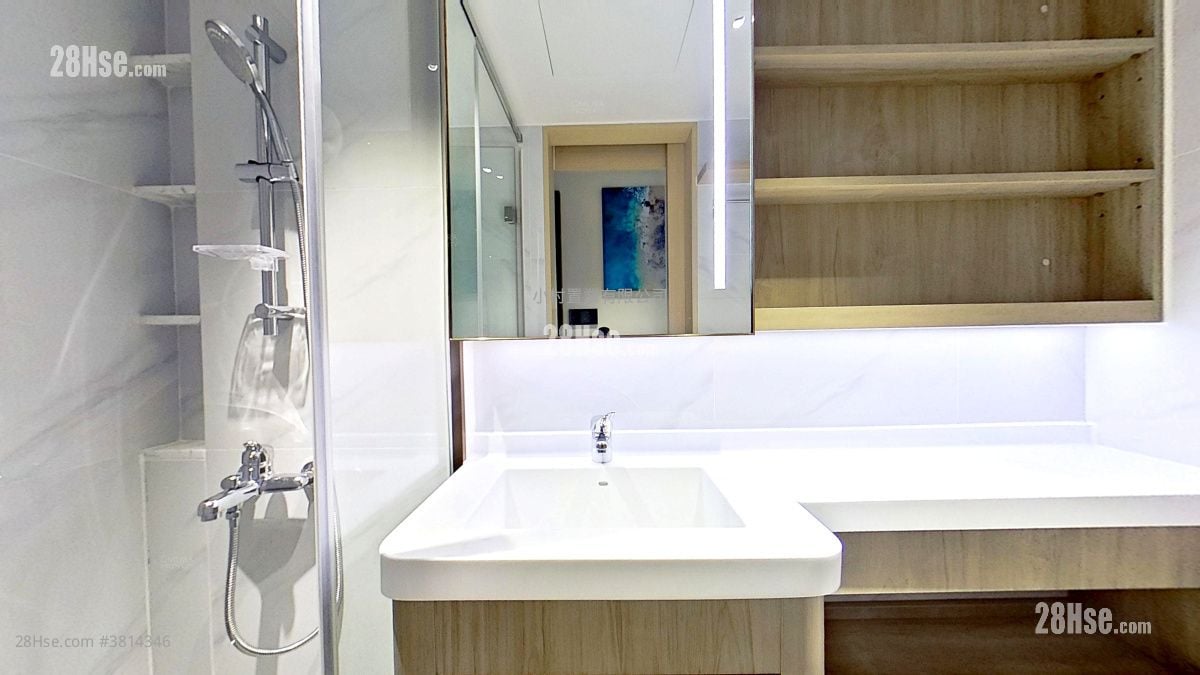 bathroom: Bright Moon Rental 2 Bedrooms , 1 Bathroom 404 ft²