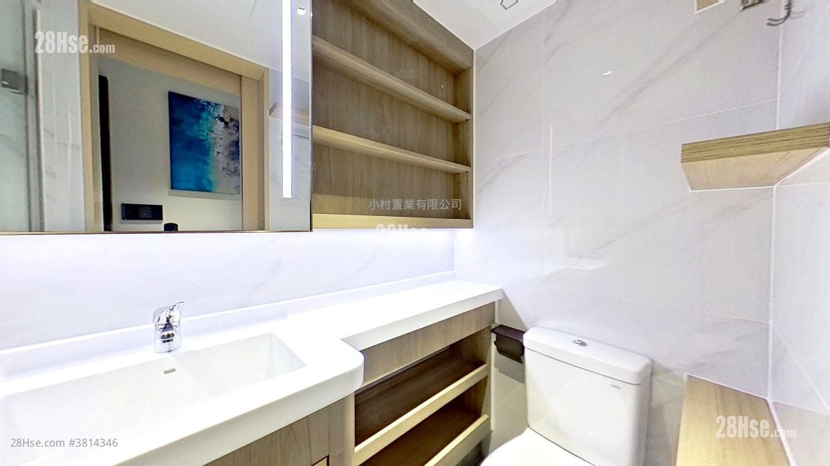 bathroom: Bright Moon Rental 2 Bedrooms , 1 Bathroom 404 ft²