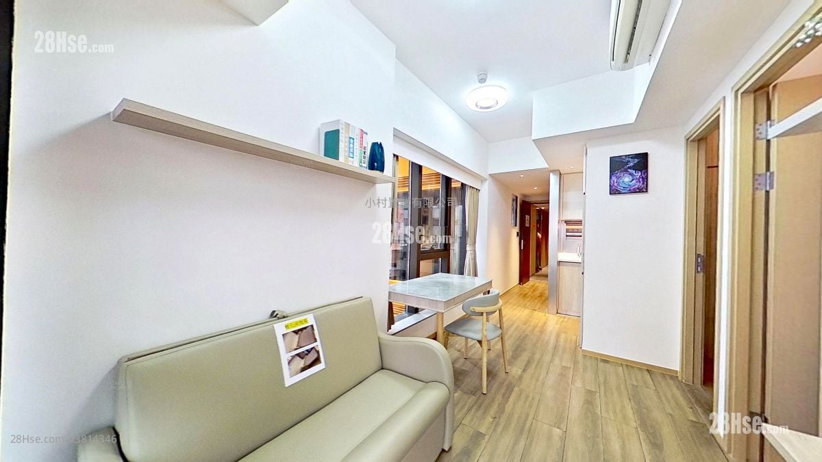 living room: Bright Moon Rental 2 Bedrooms , 1 Bathroom 404 ft²