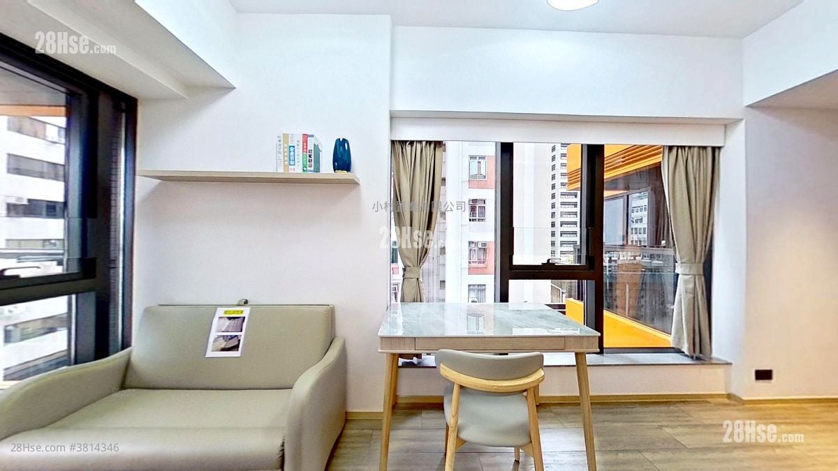 living room: Bright Moon Rental 2 Bedrooms , 1 Bathroom 404 ft²