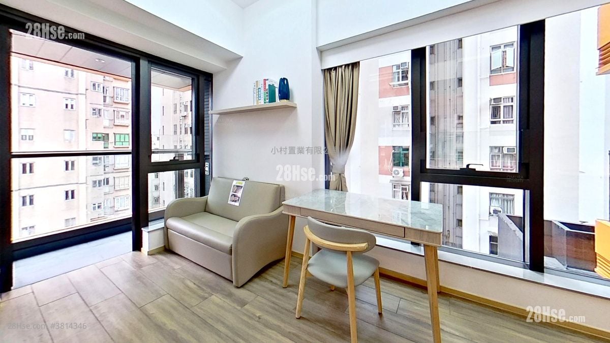 living room: Bright Moon Rental 2 Bedrooms , 1 Bathroom 404 ft²