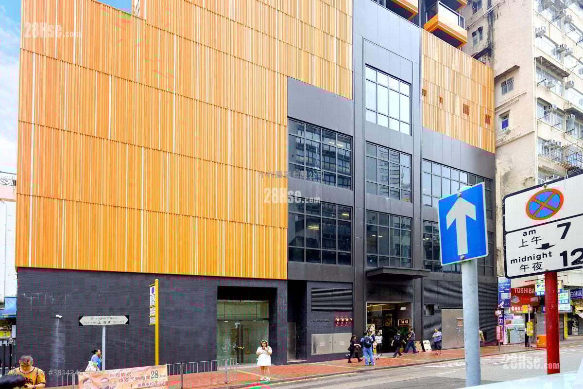 building outlook: Bright Moon Rental 2 Bedrooms , 1 Bathroom 404 ft²