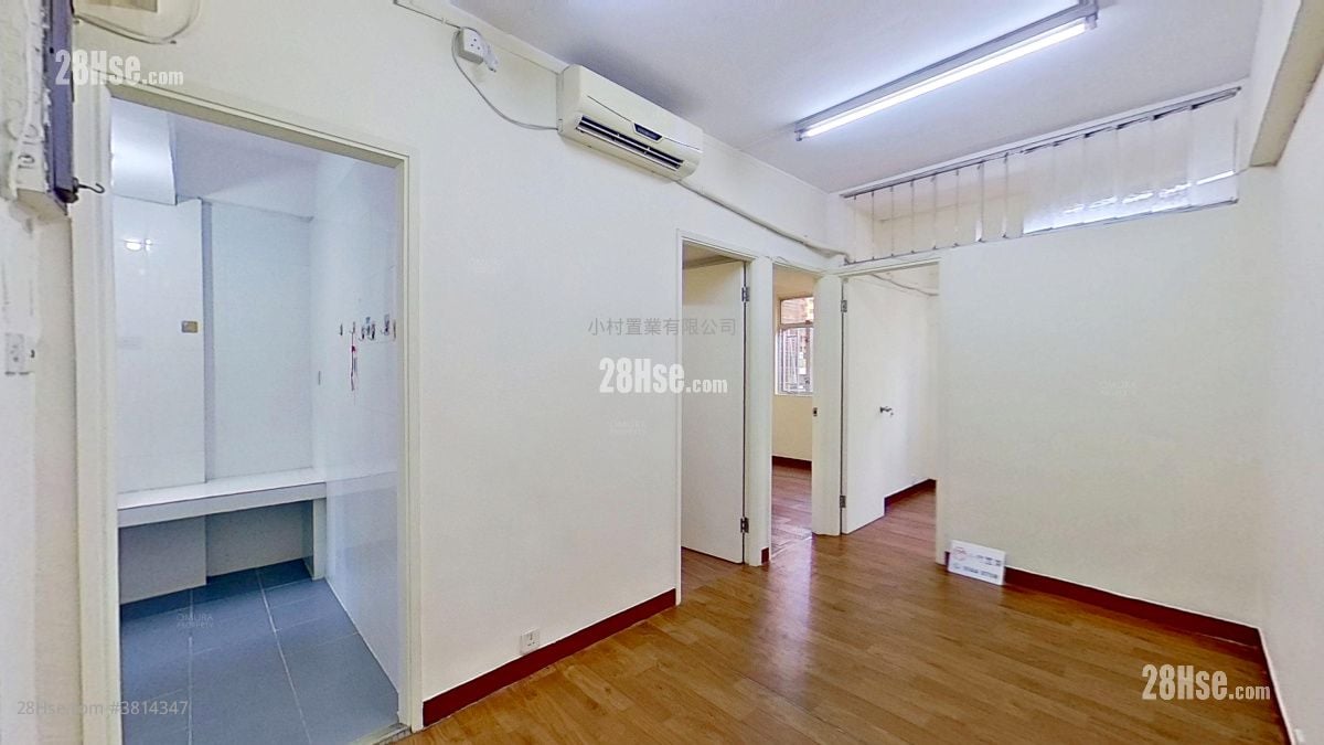 living room: Foon Lok Building Rental 3 Bedrooms , 1 Bathroom 368 ft²