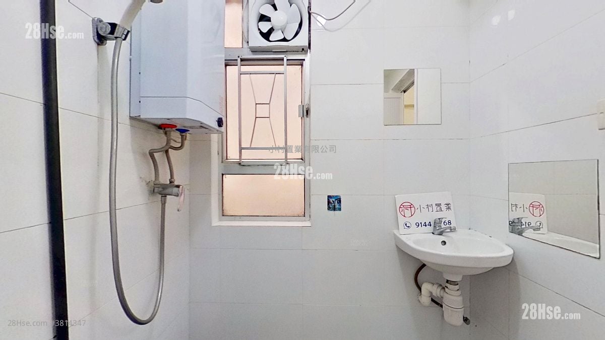 bathroom: Foon Lok Building Rental 3 Bedrooms , 1 Bathroom 368 ft²