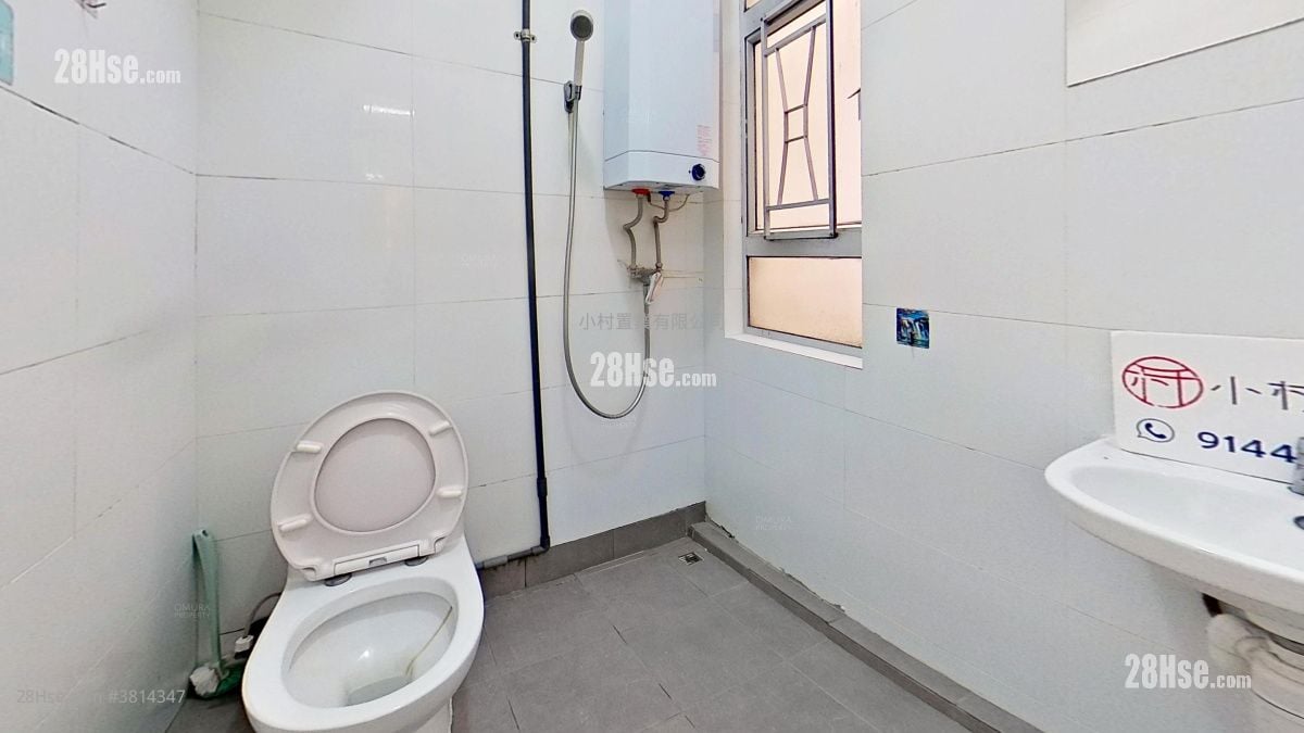 bathroom: Foon Lok Building Rental 3 Bedrooms , 1 Bathroom 368 ft²