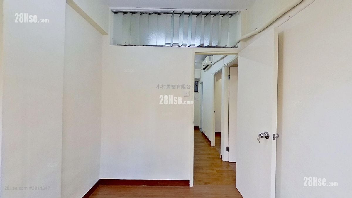 bedroom 2: Foon Lok Building Rental 3 Bedrooms , 1 Bathroom 368 ft²