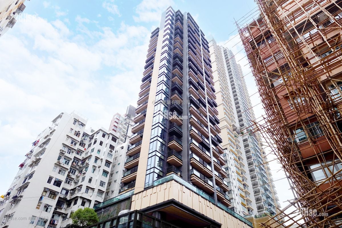 building outlook: Larchwood Sell 1 Bedroom , 1 Bathroom 203 ft²