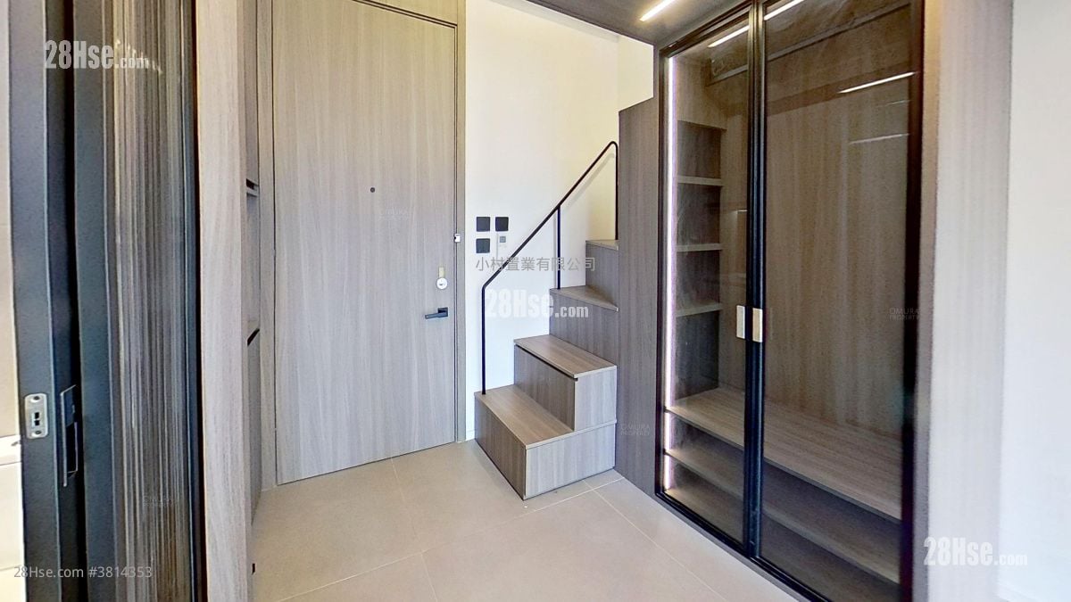 living room: Larchwood Sell 1 Bedroom , 1 Bathroom 203 ft²