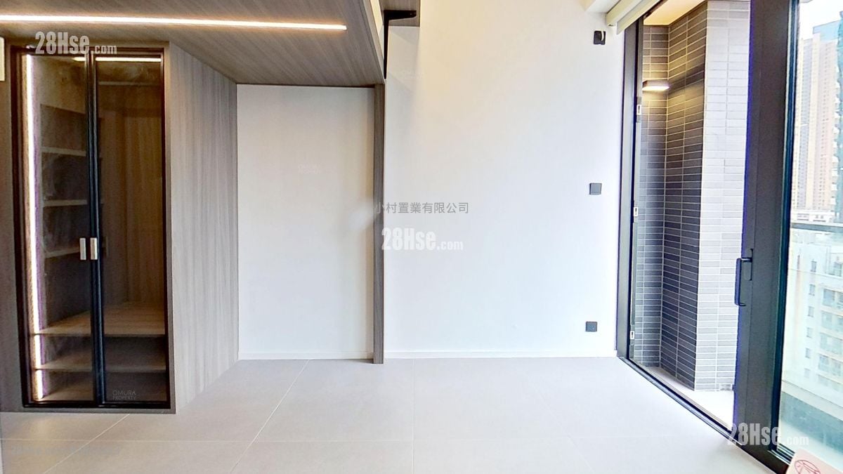 living room: Larchwood Sell 1 Bedroom , 1 Bathroom 203 ft²