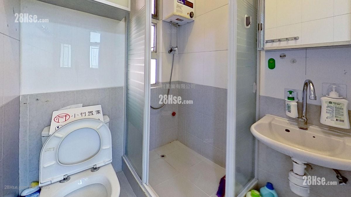 浴室: 富裕大厦 租盘 2 房 , 1 浴室 357 平方尺