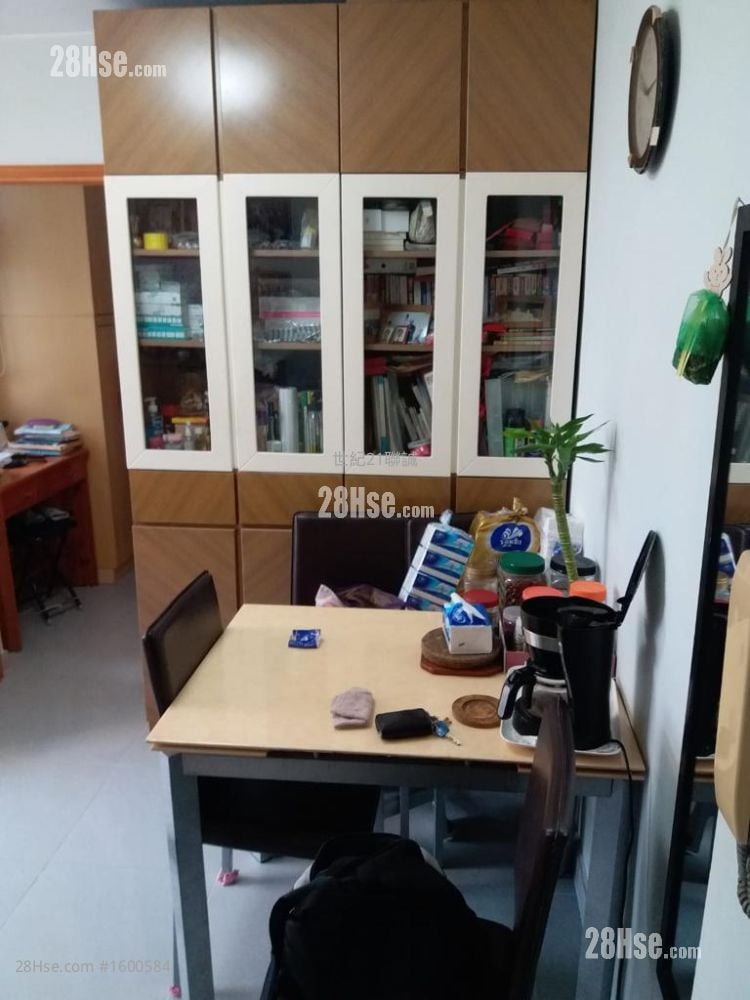 Yau Chui Court Sell 2 Bedrooms , 1 Bathroom 400 ft²
