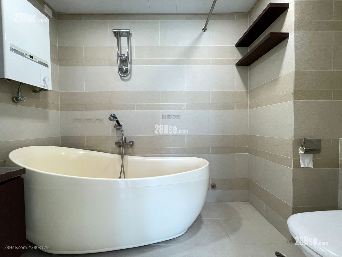 Caroline Garden Rental 3 Bedrooms , 2 Bathrooms 758 ft²