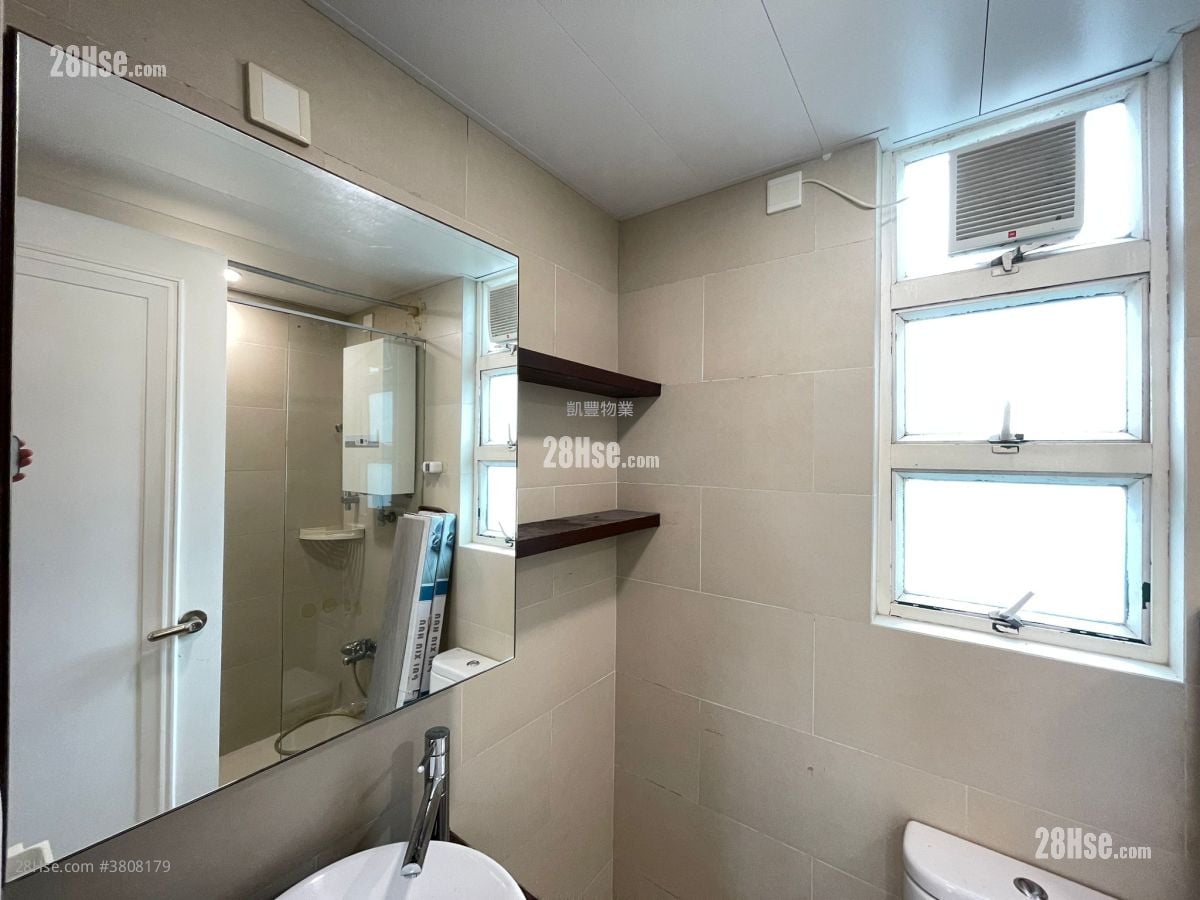 Caroline Garden Rental 3 Bedrooms , 2 Bathrooms 758 ft²