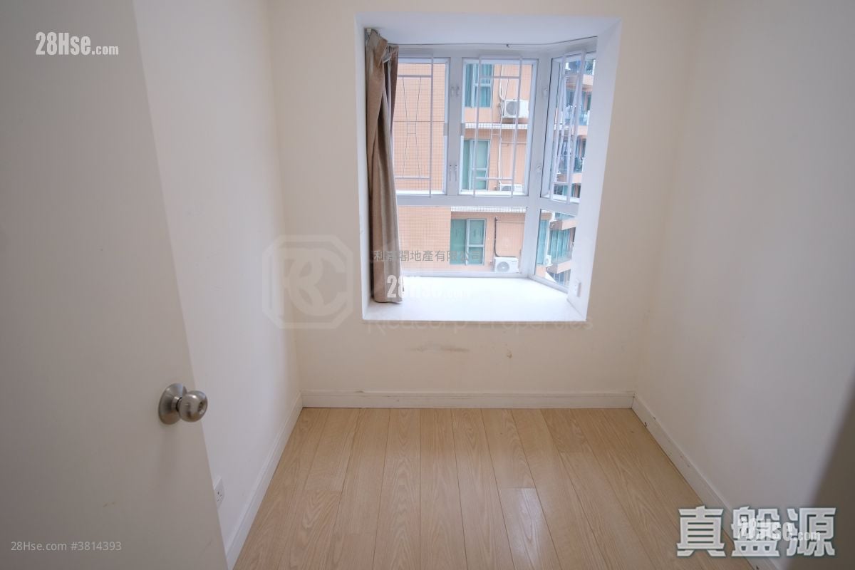 Royal Court Sell 3 Bedrooms , 2 Bathrooms 661 ft²